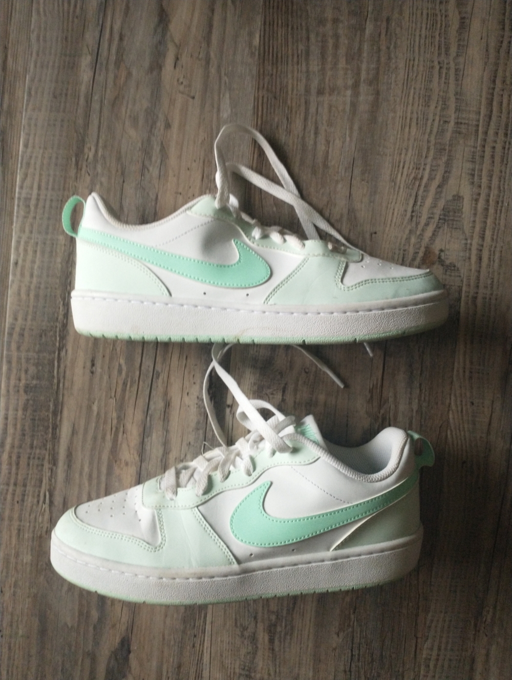 Nike Kids Low-Top Sneakers in White and Mint